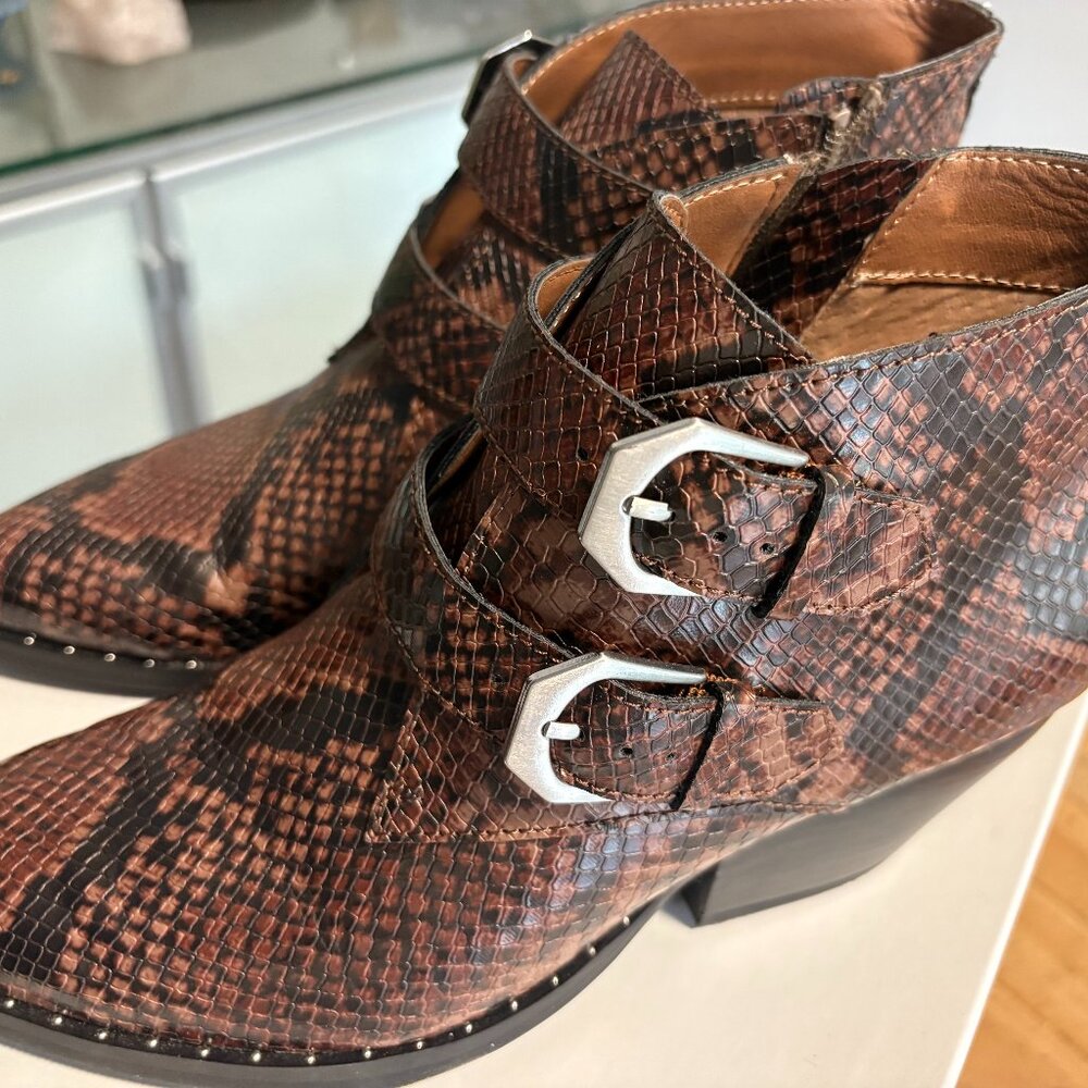 Treasure  & Bond Synthetic Snake Print Ankle Booties Size 8.5